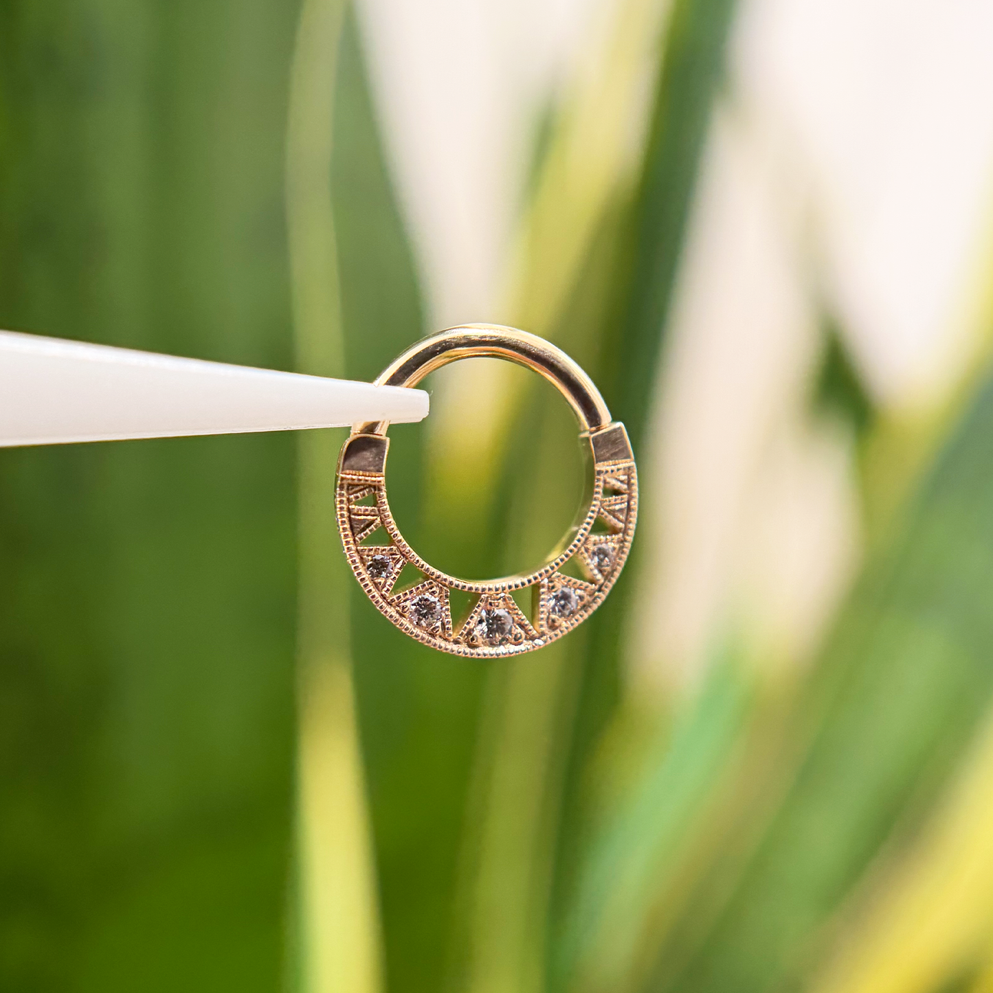 Vaeda Hinge Ring